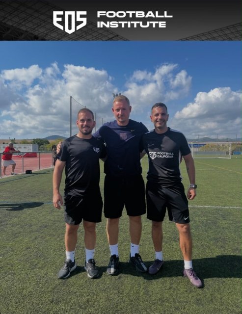 🇵🇱 Współpraca Polsko - Hiszpańska 🇪🇸 ⚽️🤝 W ostatnich dniach trener Jarek @kszwar @trener_jarek_sz przebywał w Barcelonie na zaproszenie elitarnej grupy trenerów @eosfootballgroup EOS Football Group z którą nawiązał współpracę w zakresie doszkalania indywidualnego oraz w małych grupach. Z @eosfootballgroup EOS Football Group związani są najlepsi trenerzy z Katalonii, którzy zdobywali doświadczenie w akademiach min. FC Barcelona, Espaniolu, Girony, Damm i wielu topowych drużynach z całego regionu. Od teraz do tego grona dołączył również nasz trener Jarek, który od początku swojej przygody trenerskiej związany jest z naszym klubem 💪  Jest to ogromne wyróżnienie dla trenera z Polski, gdyż będzie on nauczał metodologią z EOS z której wywodzą się profesjonalni topowi zawodnicy Hiszpańscy.  Współpraca ta, daje możliwość doszkalania się na najwyższym światowy poziomie u nas na Zwarze. Ale to nie wszystko, cos czego jeszcze nie było, czyli możliwość nauki w samym środowisku hiszpańskim, a mianowicie wyjazd do Barcelony i treningi indywidualne oraz grupowe w drużynach z Katalonii❗️Pierwsi zawodnicy związani z naszym klubem @borys_krolik_12 @bruno10_krolik już rozpoczęli Hiszpańską przygodę w Gimnastic Manresa FC Andorra, jednej z najlepszych akademii w Katalonii,  zarządzanej przez Gerarda Pique, jest to także macierzysty klub Pepa Guardioli. Gratulujemy trenerowi Jarkowi, trzymamy kciuki za dalszy rozwój i owocną współpracę , gdyż skorzystamy na tym wszyscy, a przede wszystkim nasze dzieci, tak jak Borys i Bruno. 🇵🇱⚽️🇪🇸🤝